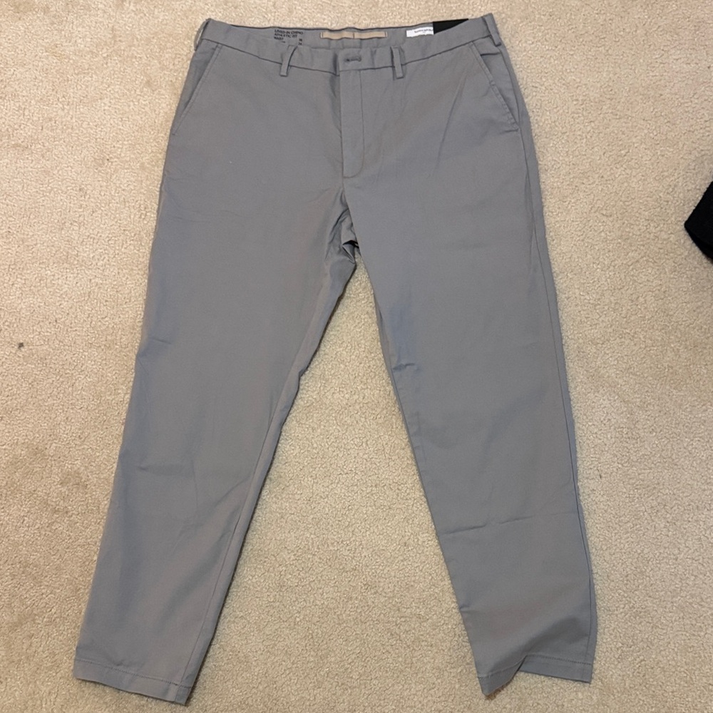 Banana Republic Men's Lived-In Athletic Fit Chinos in Gray